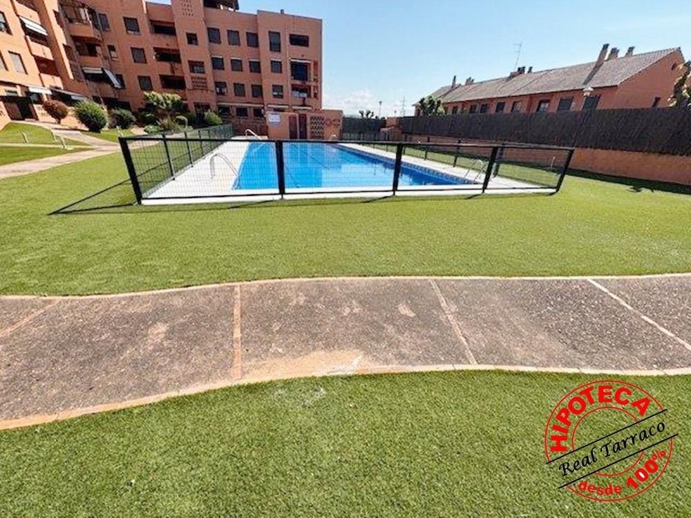 Piscina de Casa adosada en venda en El Vendrell amb Calefacció, Jardí privat i Piscina comunitària