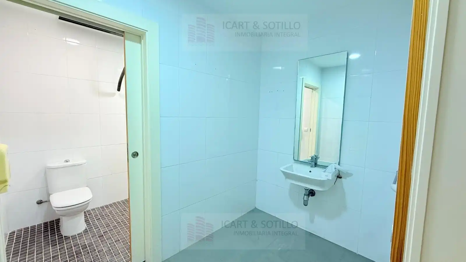 Baño de Local de alquiler en Vinaròs con Aire acondicionado