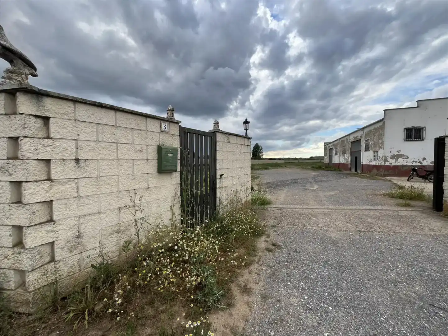 Industrial buildings for rent in Villaturiel