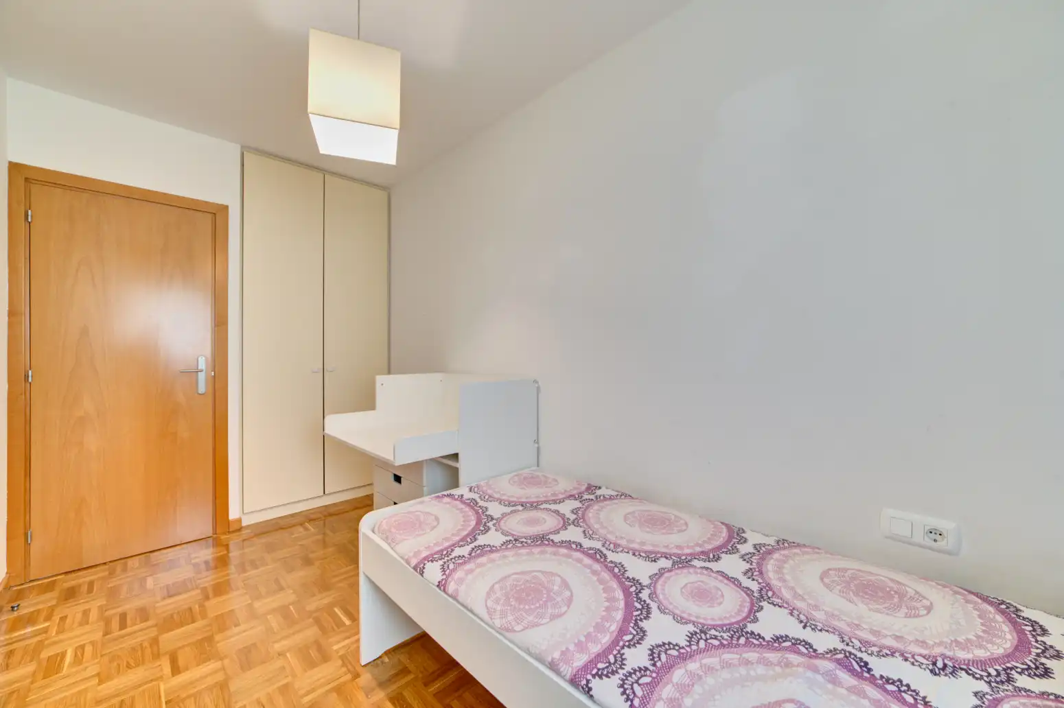 Habitación de Piso de alquiler en  Pamplona / Iruña con Calefacción, Parquet y Trastero