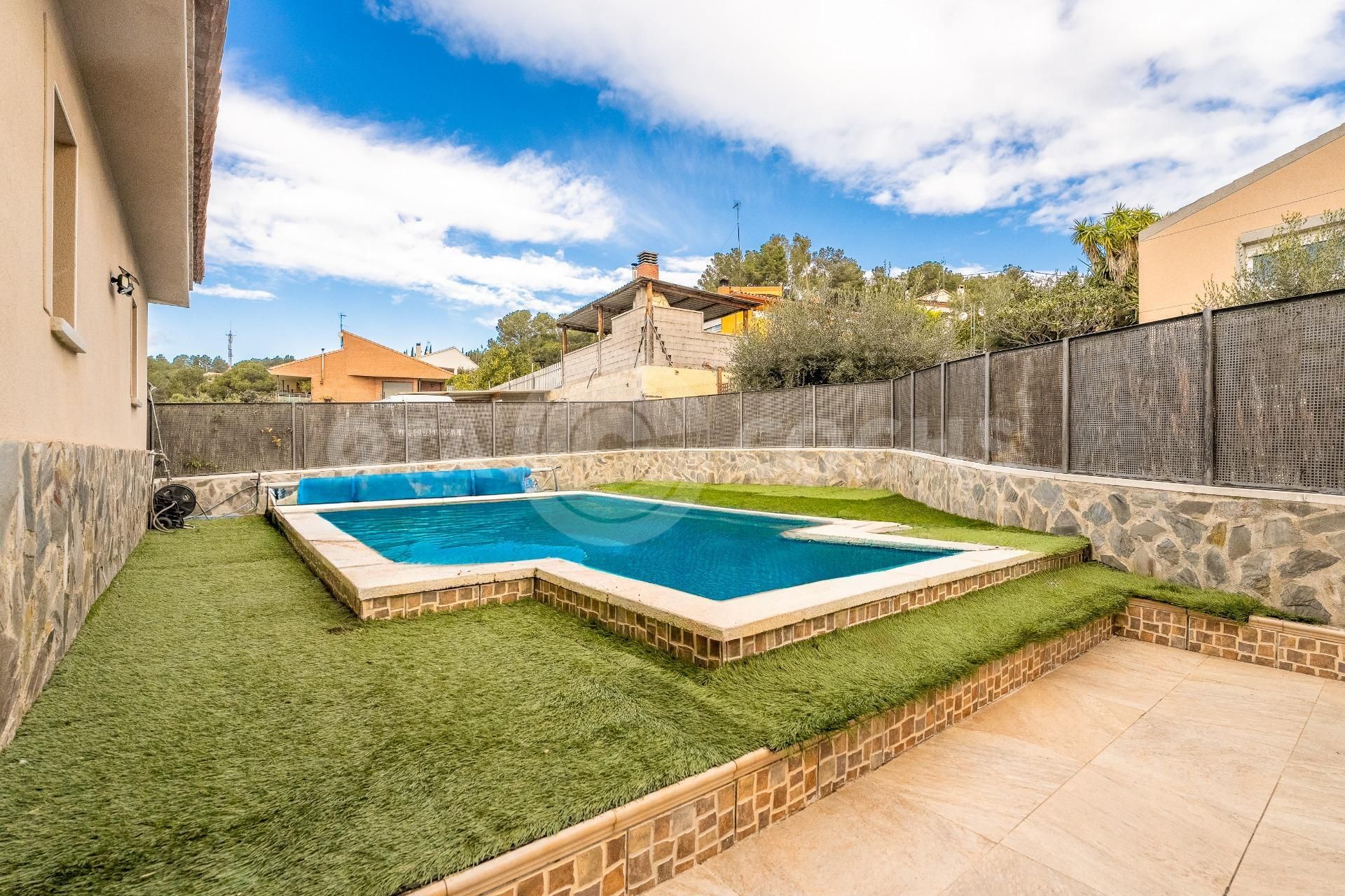 Swimming pool of House or chalet for sale in Castellvell del Camp  with Air Conditioner, Heating and Private garden