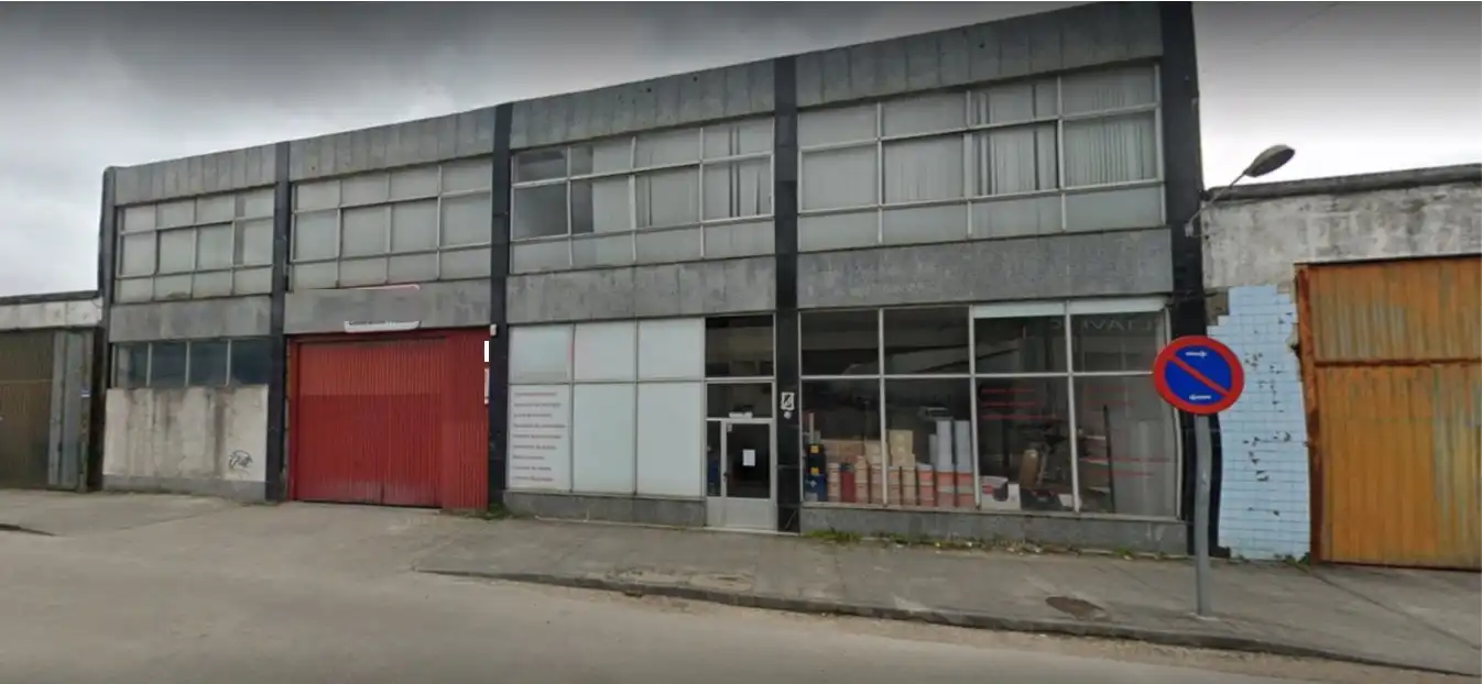 Vista exterior de Nave industrial en venta en Redondela