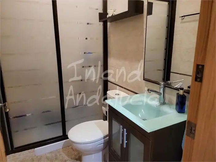 Bany de Casa adosada en venda en Cuevas Bajas amb Aire condicionat i Traster