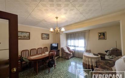 Sala d'estar de Pis en venda en Castellón de la Plana / Castelló de la Plana amb Terrassa i Moblat
