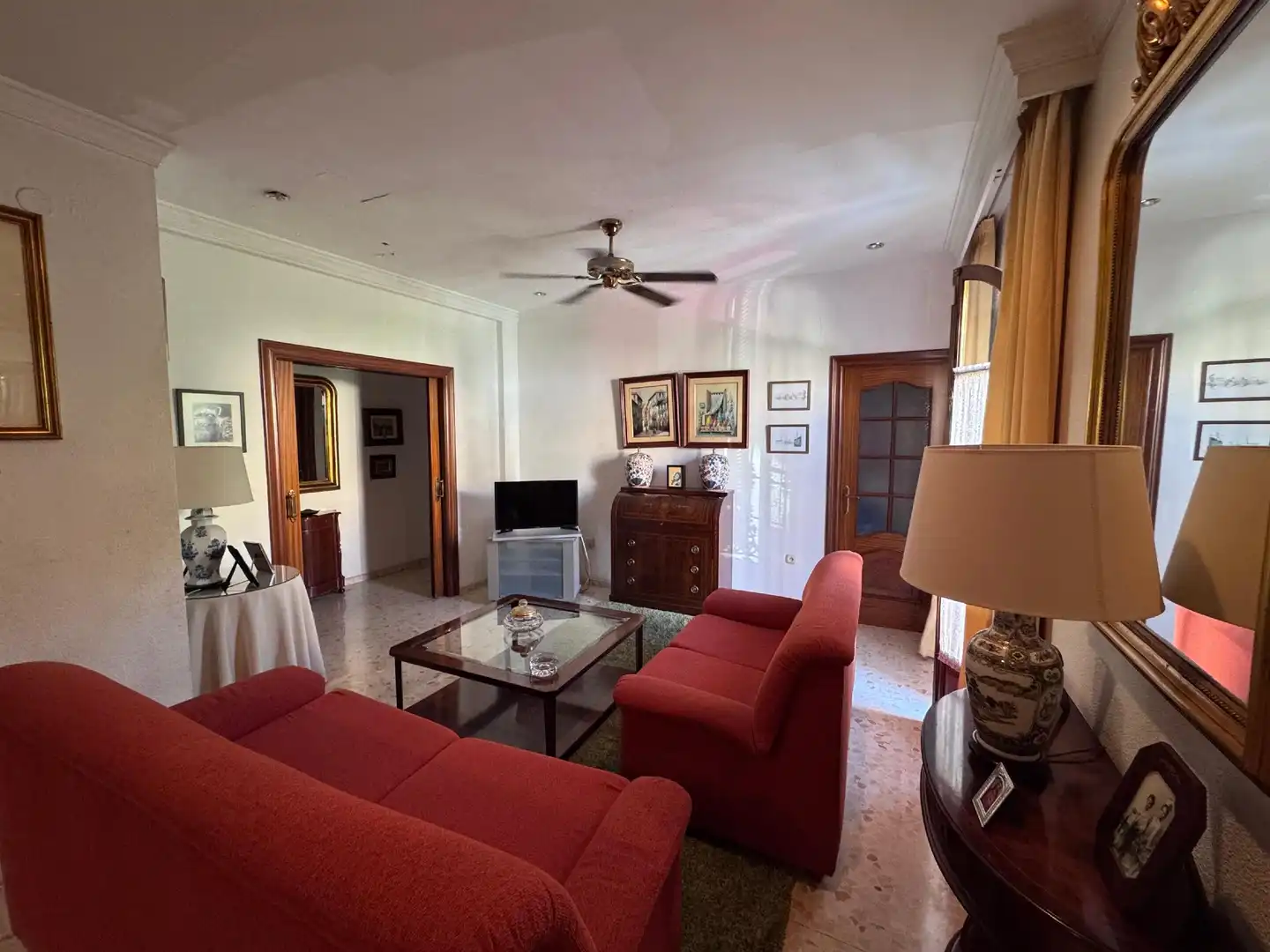 Wohnzimmer von Einfamilien-Reihenhaus zum Verkauf in Málaga mit Klimaanlage und Heizung