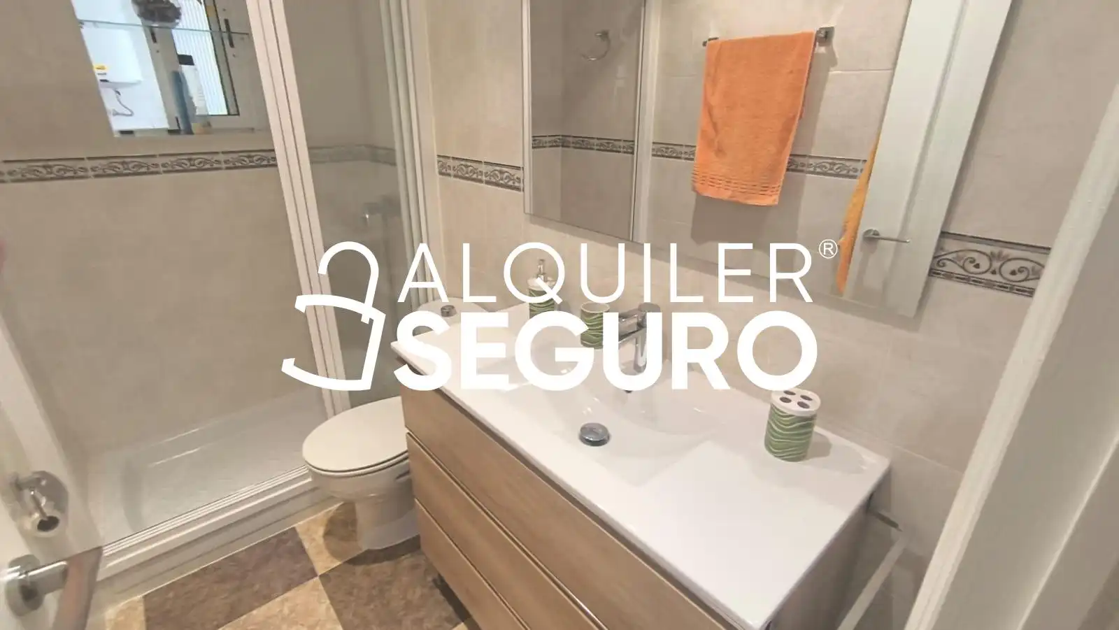 Badezimmer von Wohnung zur Miete in Sevilla mit Klimaanlage und Möbliert