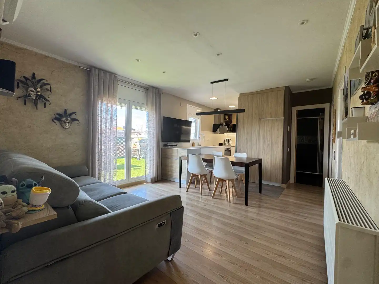 Sala de estar de Ático en venta en Igualada con Calefacción, Parquet y Terraza