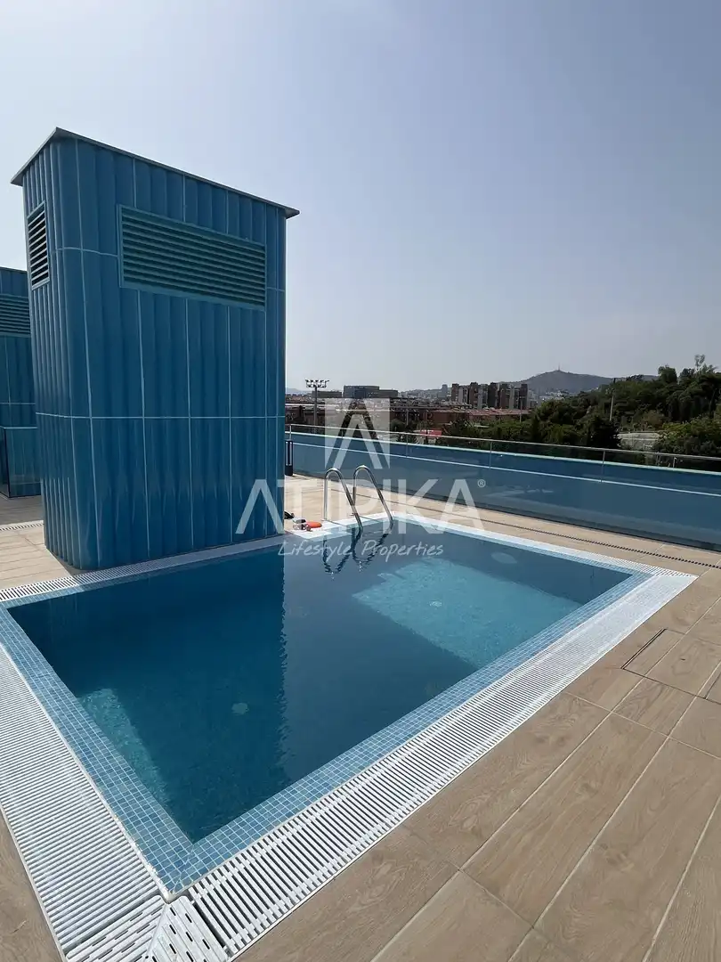 Swimming pool of Flat for rent in Barcelona  with Air Conditioner, Parquet flooring and Storage room