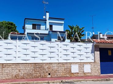 Casa amb piscina en venda a Vallpineda - Santa Bárbara
