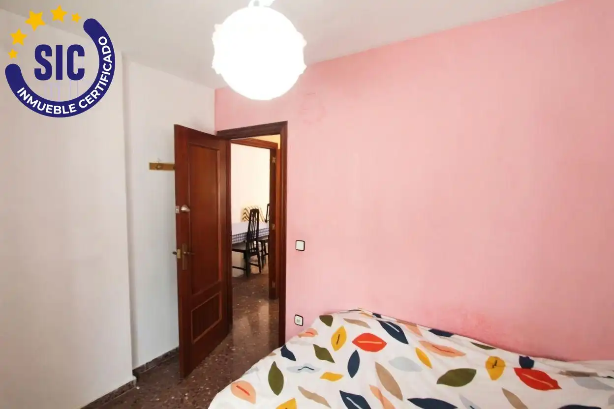 Habitación de Piso en venta en Paterna con Terraza y Balcón