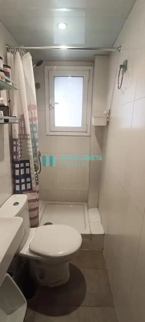 Baño de Piso de alquiler en Barcelona con Terraza y Amueblado