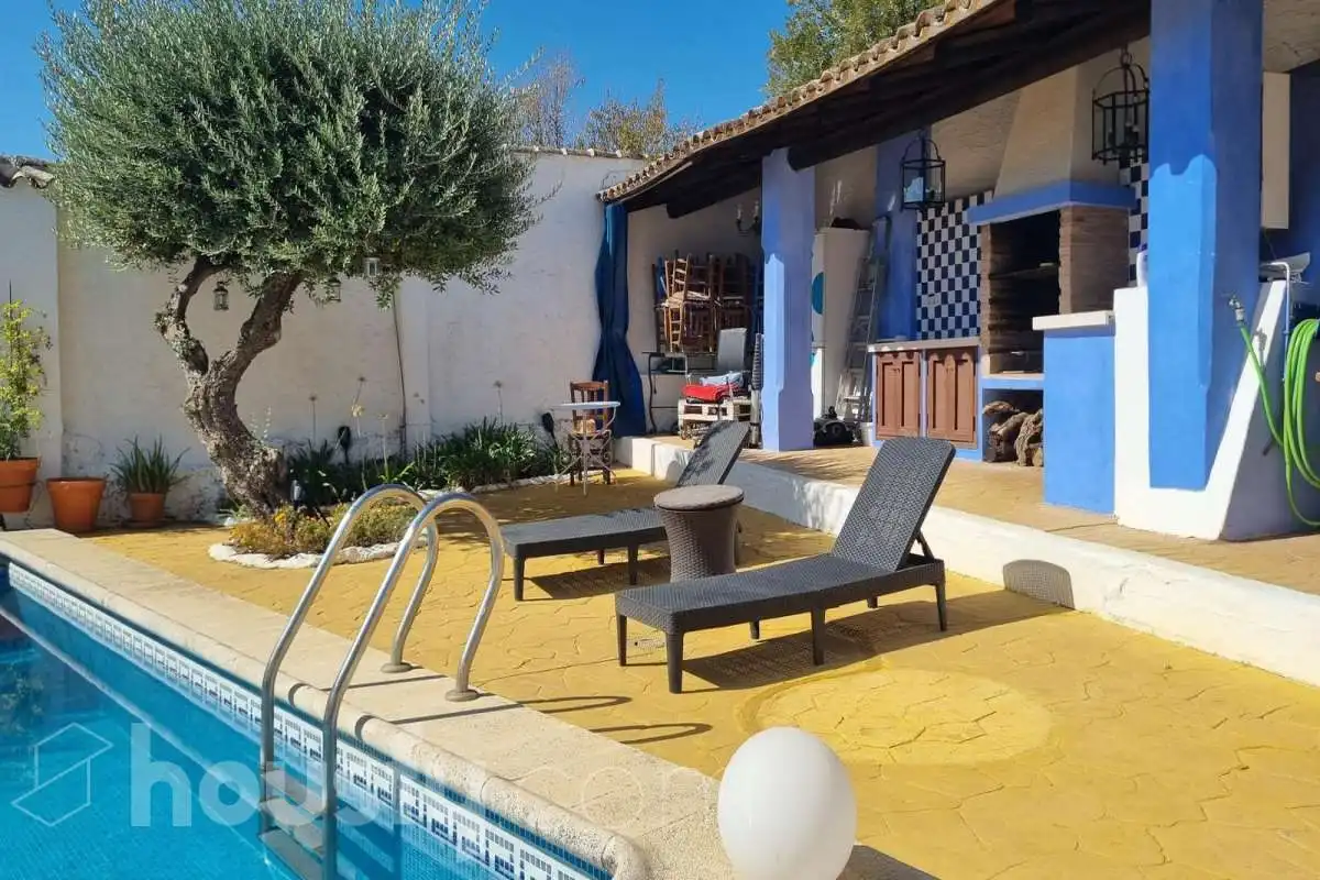 Vista exterior de Casa o chalet en venta en Priego de Córdoba con Aire acondicionado, Calefacción y Jardín privado