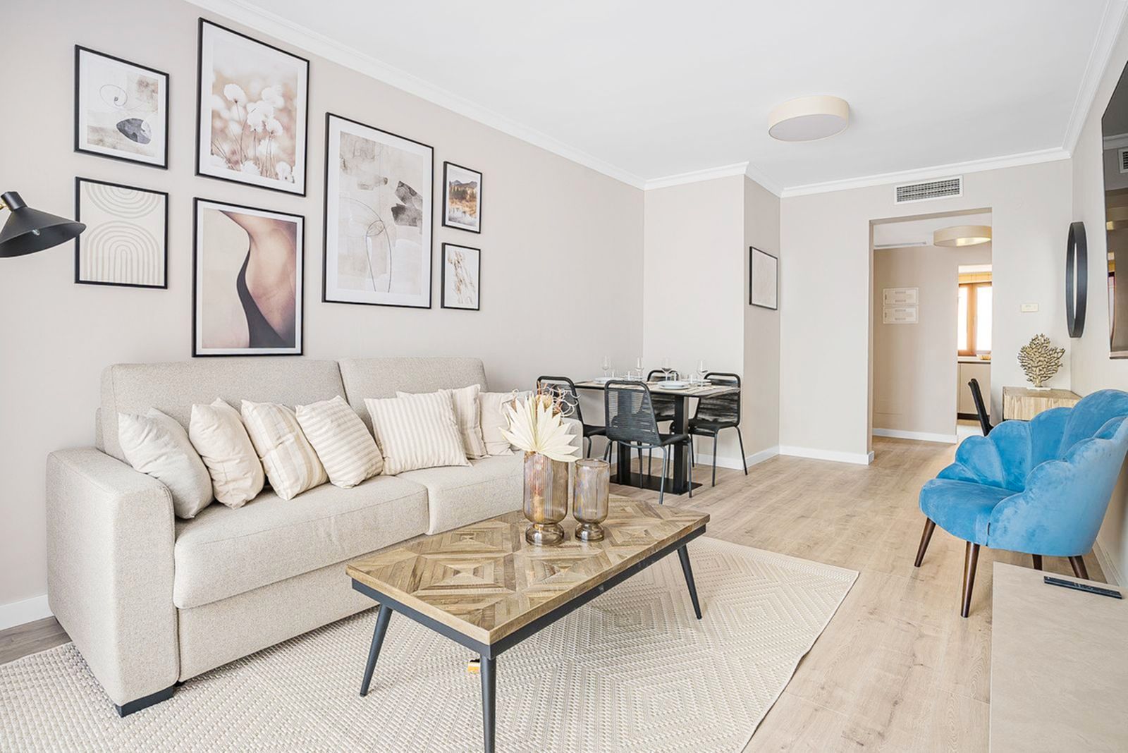Living room of Flat for sale in Estepona  with Air Conditioner, Terrace and Swimming Pool