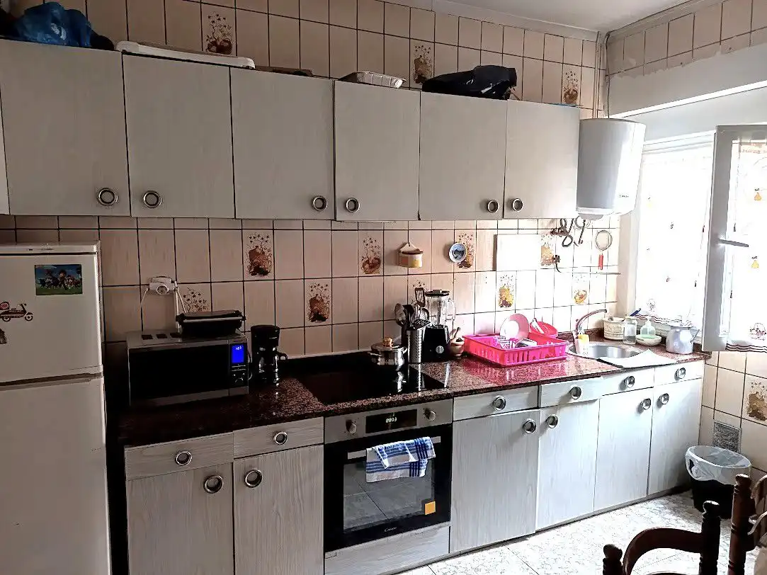 Cuina de Pis en venda en Gijón  amb Calefacció, Terrassa i Traster