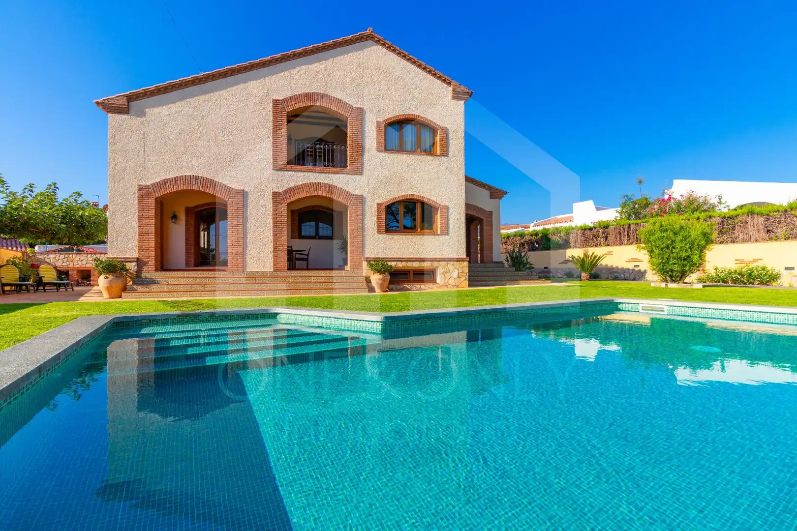 Vista exterior de Casa o xalet en venda en Mont-roig del Camp amb Aire condicionat, Calefacció i Jardí privat