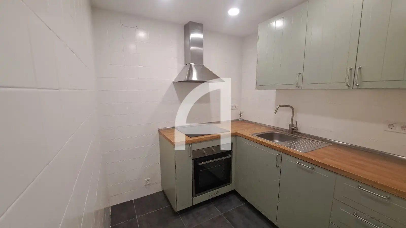 Cocina de Piso en venta en Terrassa con Calefacción y Terraza
