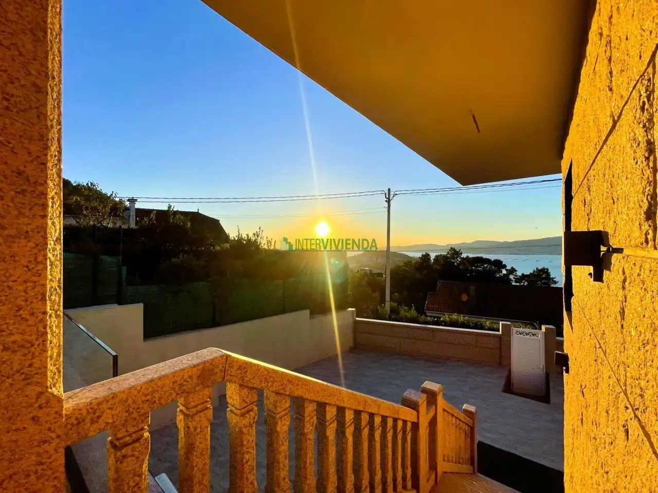 Vista exterior de Casa o xalet en venda en Redondela amb Calefacció, Jardí privat i Terrassa
