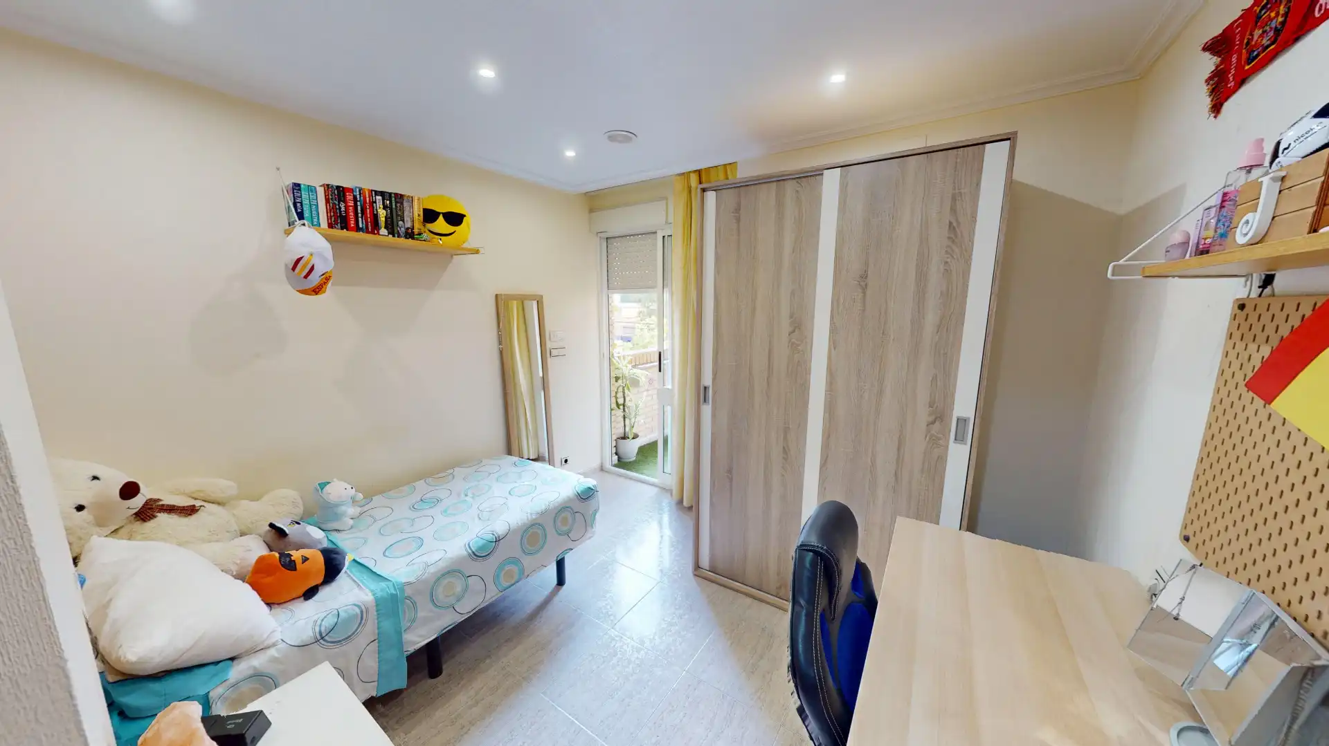 Habitación de Piso en venta en Elche / Elx con Aire acondicionado, Amueblado y Balcón