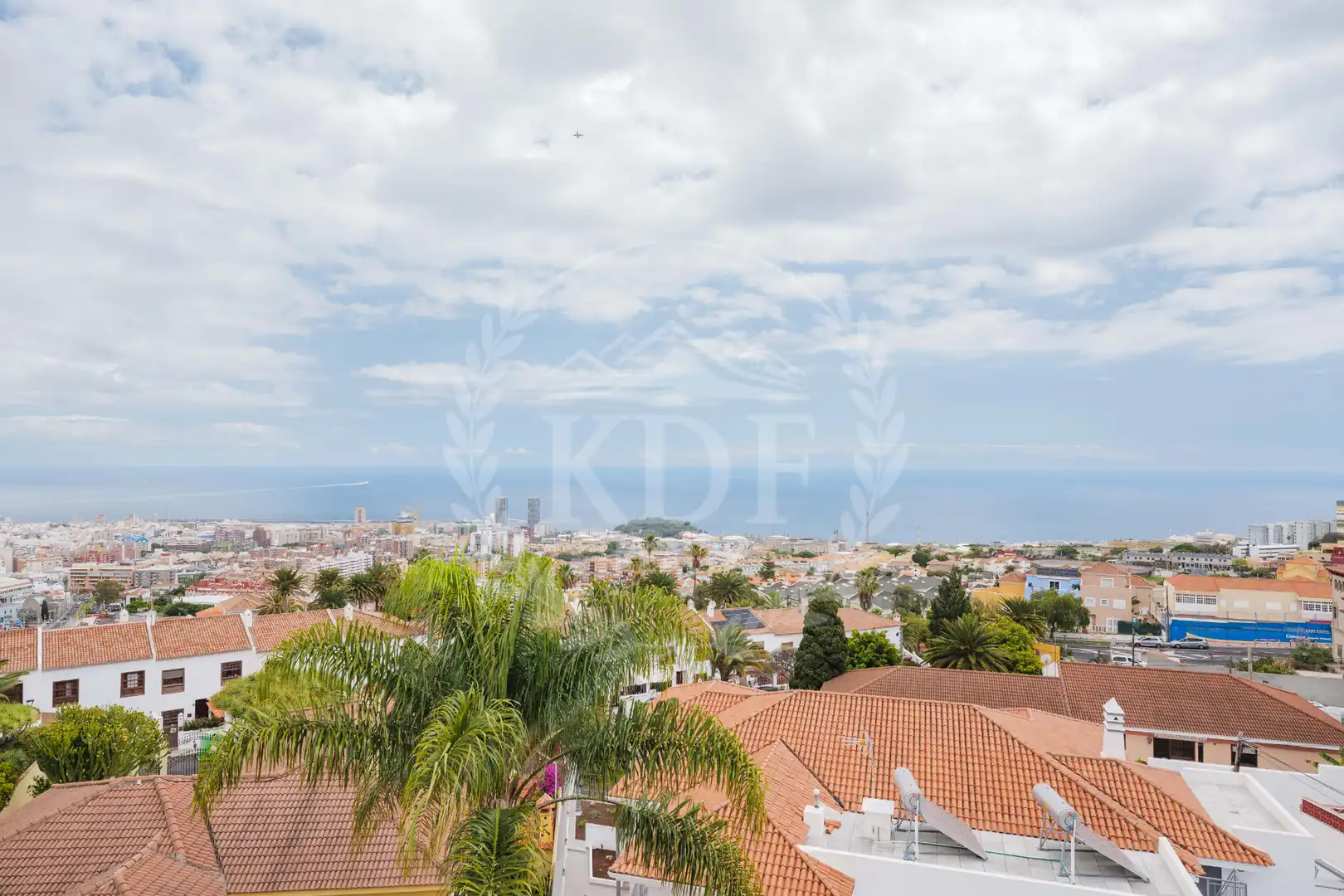 Vista exterior de Casa adosada en venda en Santa Cruz de Tenerife amb Jardí privat, Terrassa i Balcó