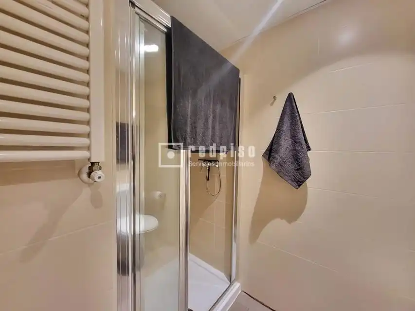 Baño de Piso en venta en Valdemoro con Aire acondicionado, Calefacción y Jardín privado