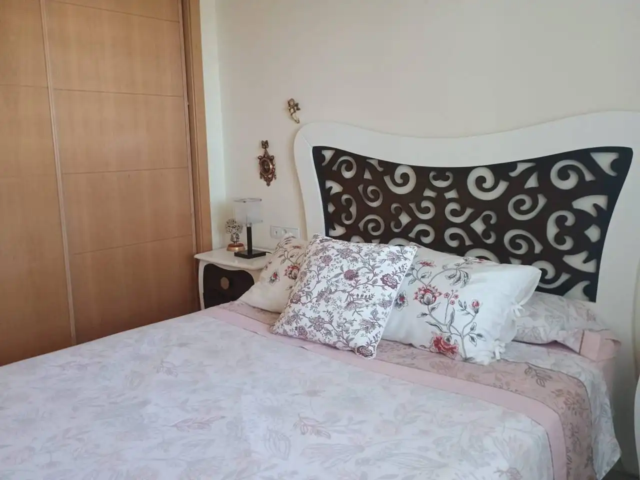 Habitación de Apartamento de alquiler en Benalmádena con Aire acondicionado, Terraza y Amueblado