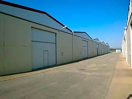 Außenansicht von Fabrikhallen zum Verkauf in Azagra