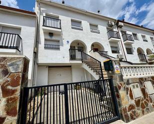 Vista exterior de Casa adosada en venda en Montcada i Reixac amb Aire condicionat, Calefacció i Jardí privat