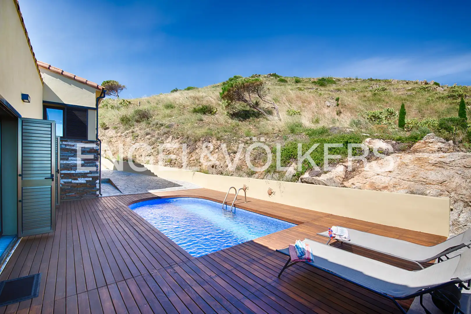 Piscina de Casa o xalet en venda en El Port de la Selva amb Aire condicionat, Calefacció i Jardí privat