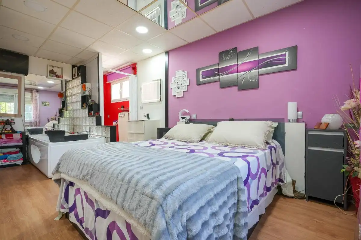 Habitación de Casa adosada en venta en Pioz con Aire acondicionado, Calefacción y Jardín privado