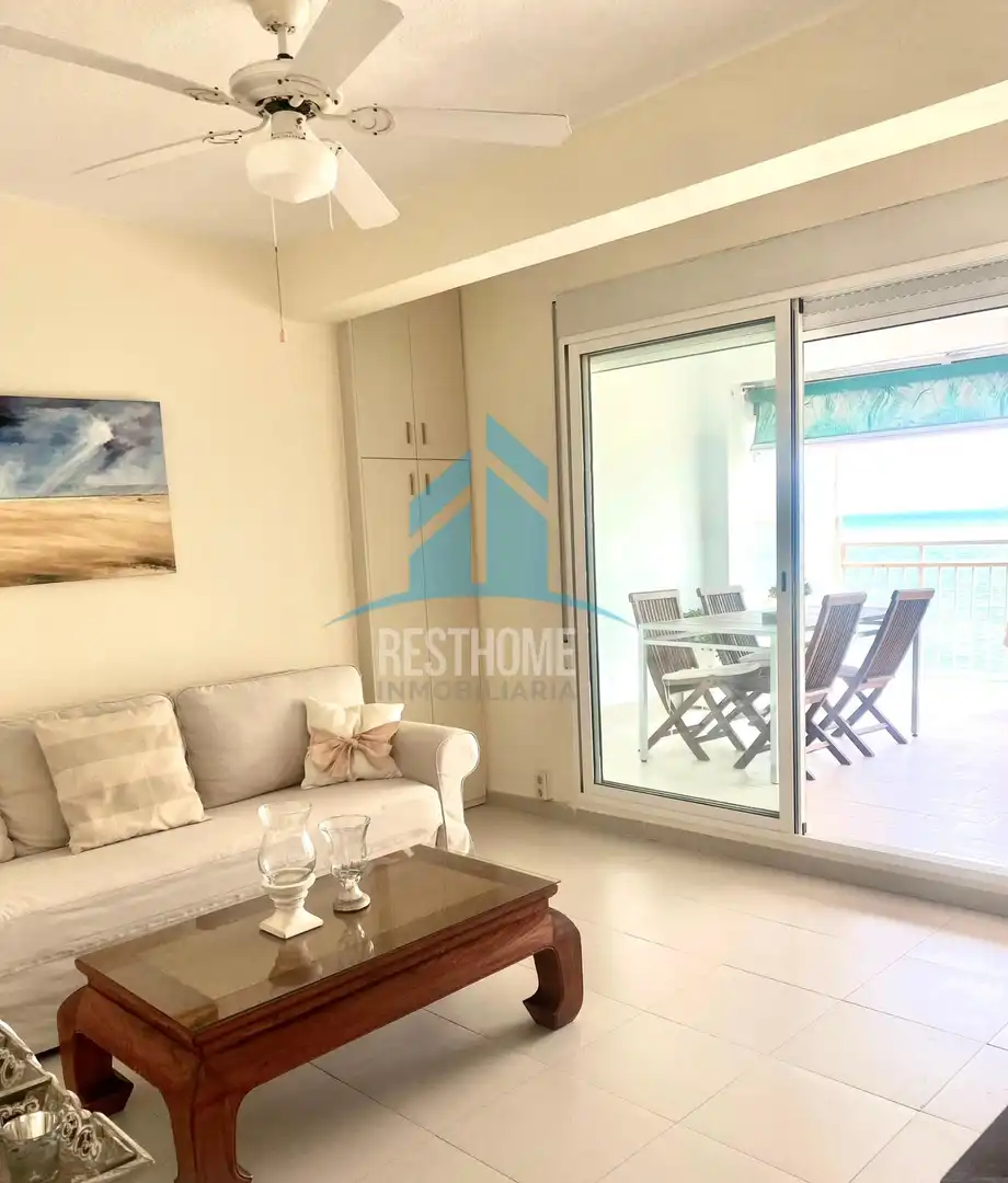 Sala de estar de Apartamento de alquiler en Cullera con Aire acondicionado, Calefacción y Terraza