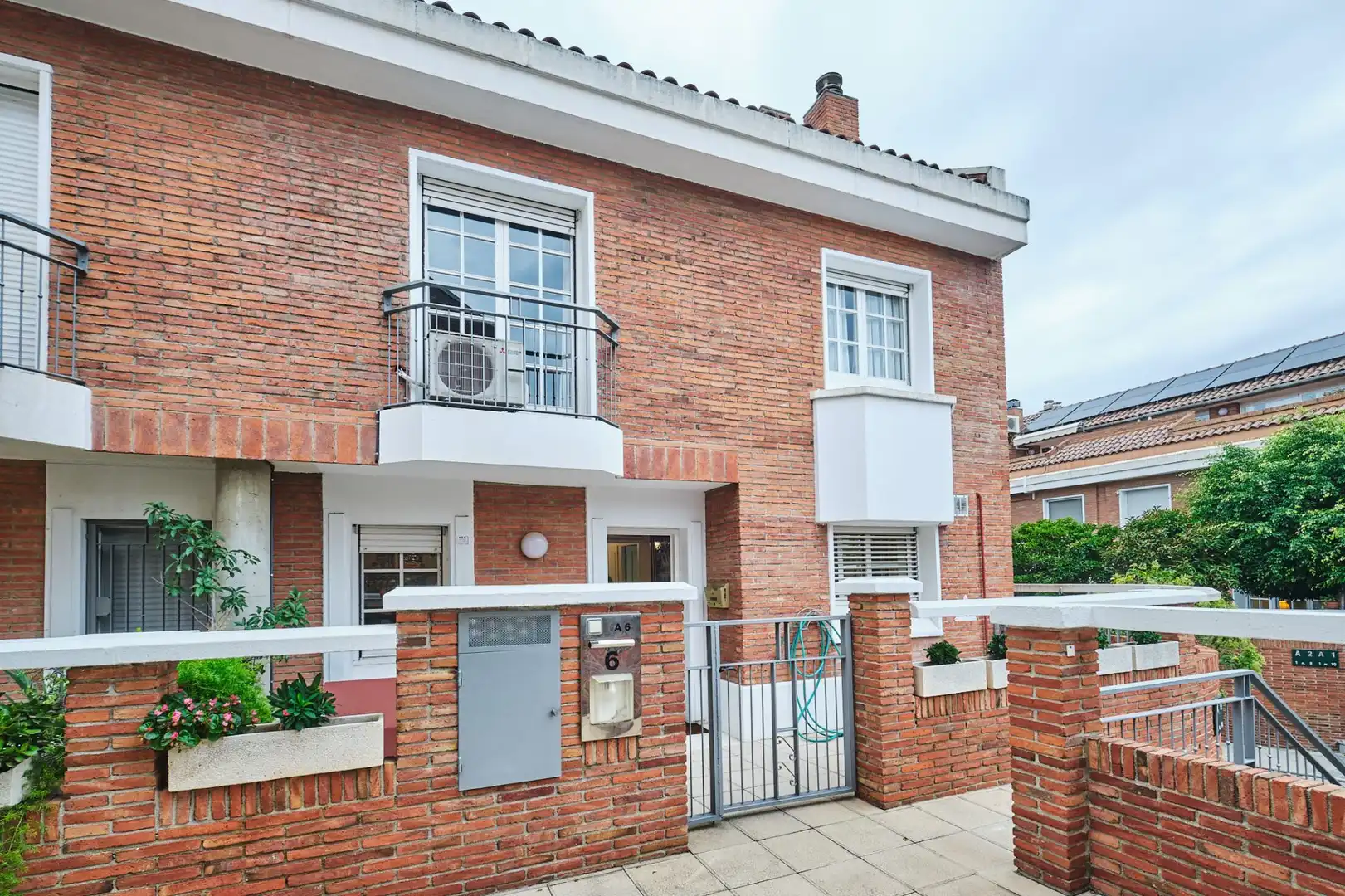Terraced house with garden for sale in canigo