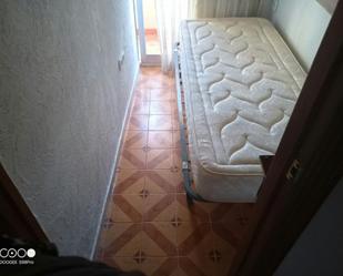 Bedroom of Flat to share in  Valencia Capital  with Washing machine