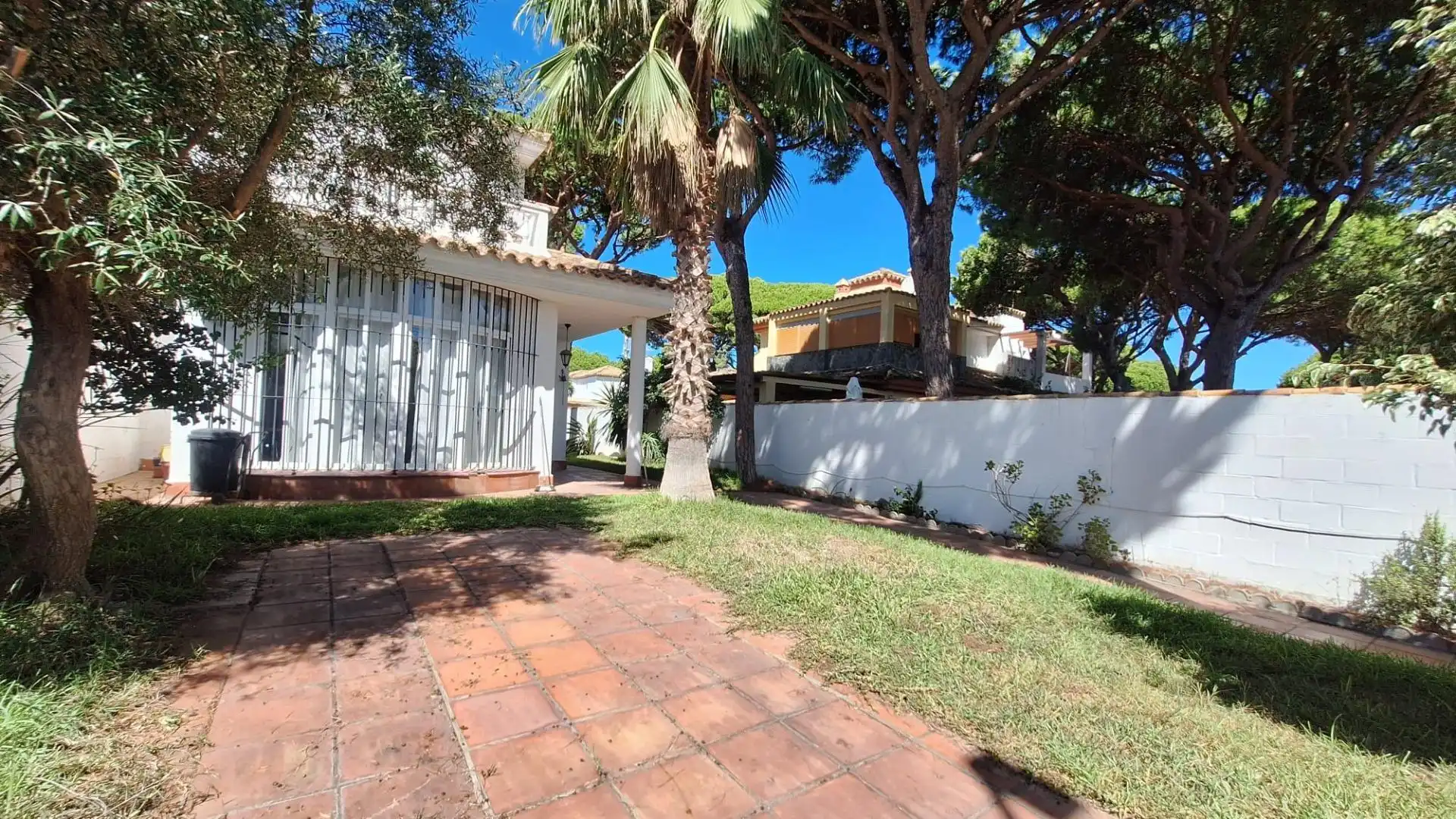 Vista exterior de Casa o chalet de alquiler en Chiclana de la Frontera con Jardín privado y Piscina