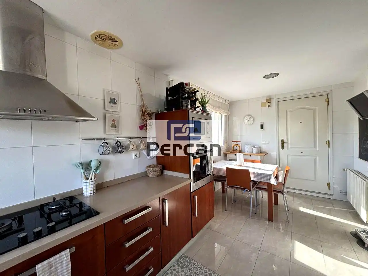 Cocina de Casa o chalet en venta en El Campello con Aire acondicionado, Calefacción y Jardín privado