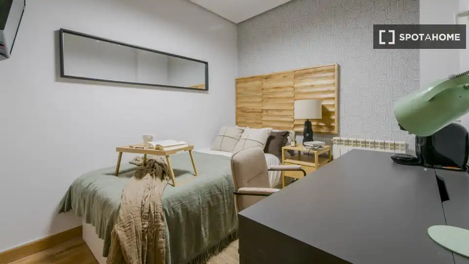 Habitación de Piso para compartir en Madrid con Aire acondicionado, Calefacción y Amueblado