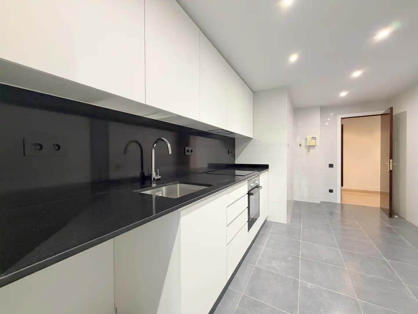 Flat for rent in Carrer Princesa, Instituts