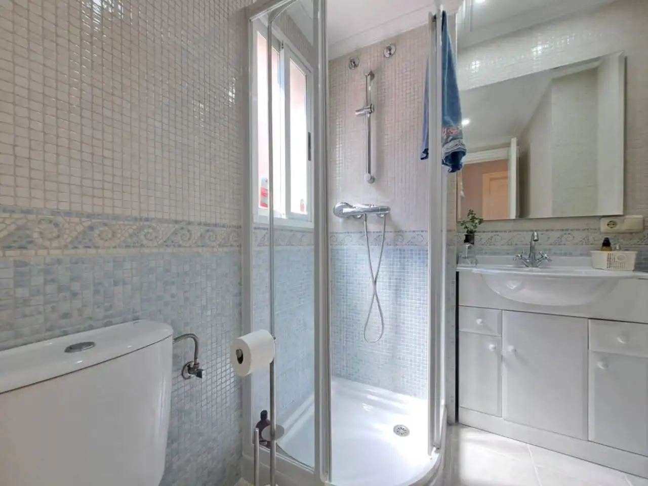 Bathroom of Flat for sale in Burgos  with Heating, Terrace and Alarm
