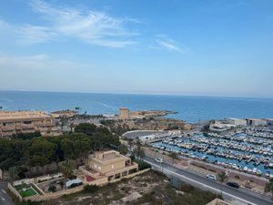 Vista exterior de Àtic en venda en El Campello amb Terrassa i Moblat