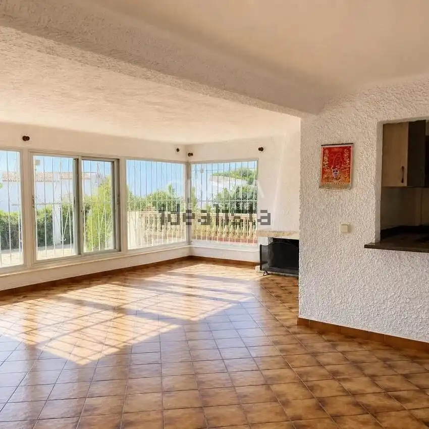 Sala d'estar de Casa o xalet en venda en La Nucia amb Jardí privat, Terrassa i Traster