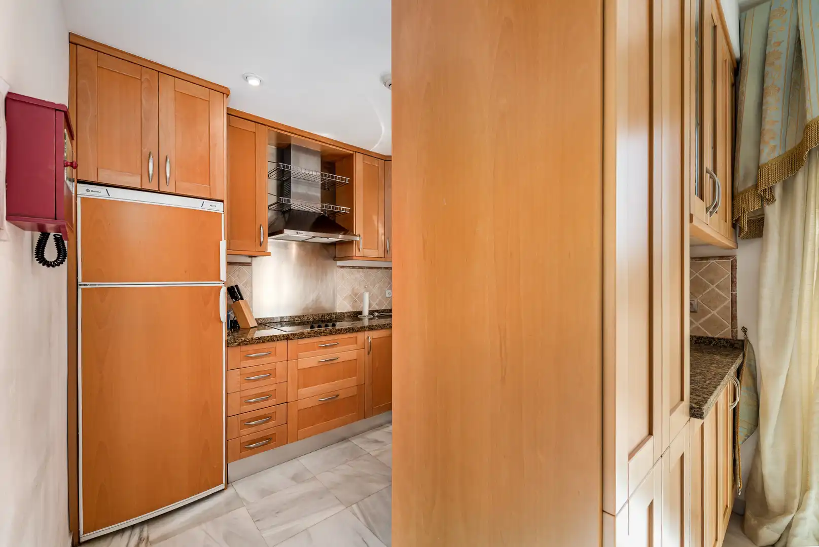 Cocina de Casa adosada en venta en Benahavís con Aire acondicionado, Terraza y Piscina