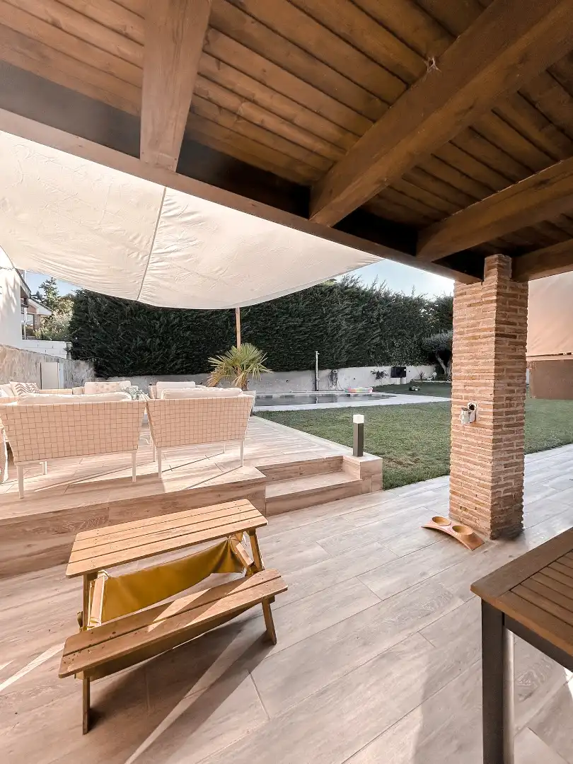Terrassa de Casa o xalet en venda en Becerril de la Sierra amb Aire condicionat, Calefacció i Jardí privat