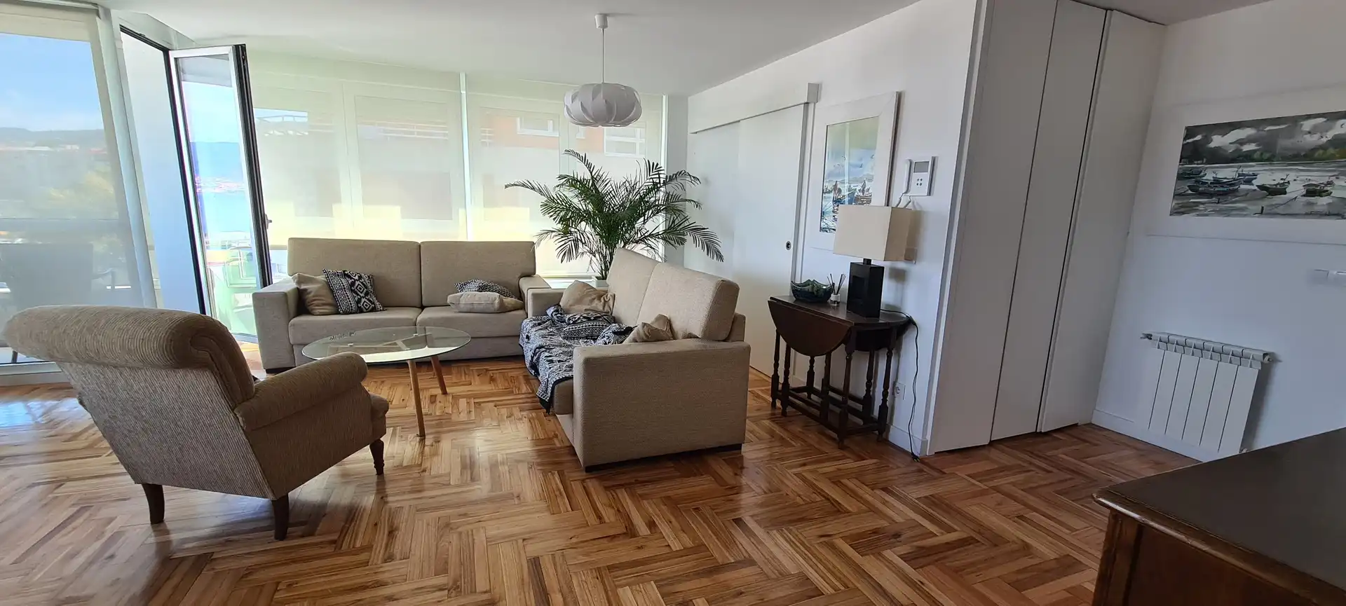 Living room of Flat for rent in Vigo   with Heating, Parquet flooring and Oven