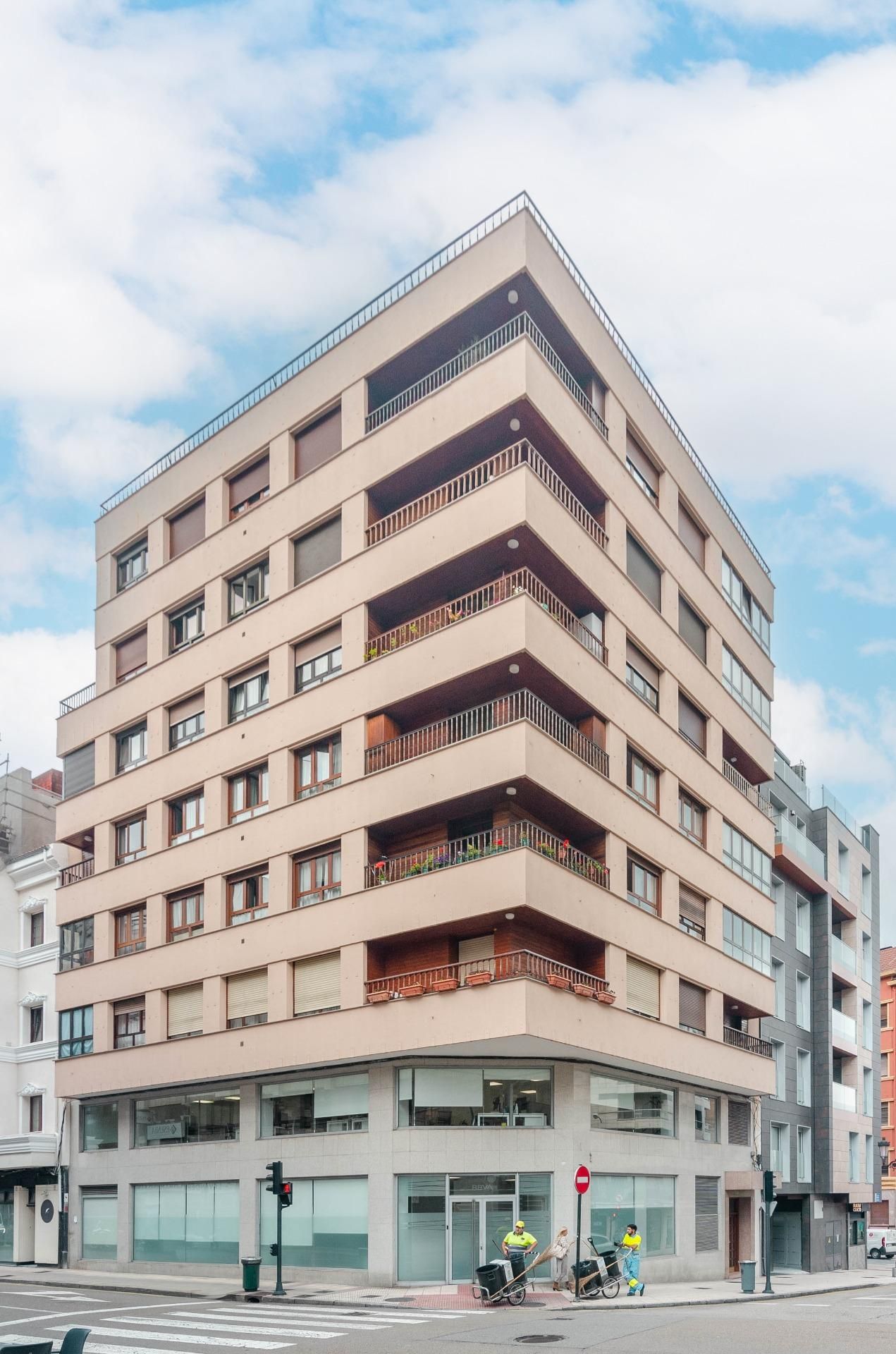 Vista exterior de Pis en venda en Oviedo  amb Calefacció, Terrassa i Traster