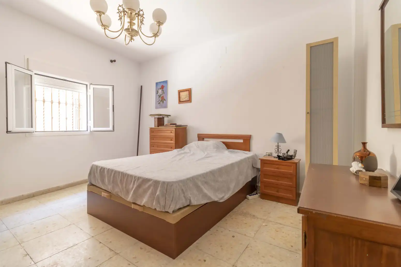 Schlafzimmer von Einfamilien-Reihenhaus zum Verkauf in Sevilla mit Terrasse, Abstellraum und Balkon