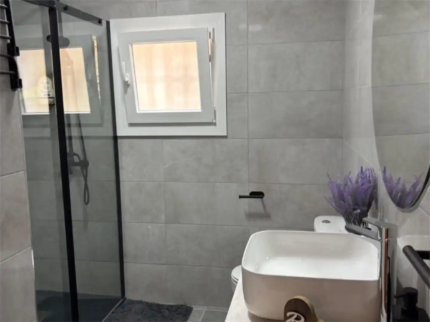 Baño de Finca rústica de alquiler en Cómpeta, Málaga