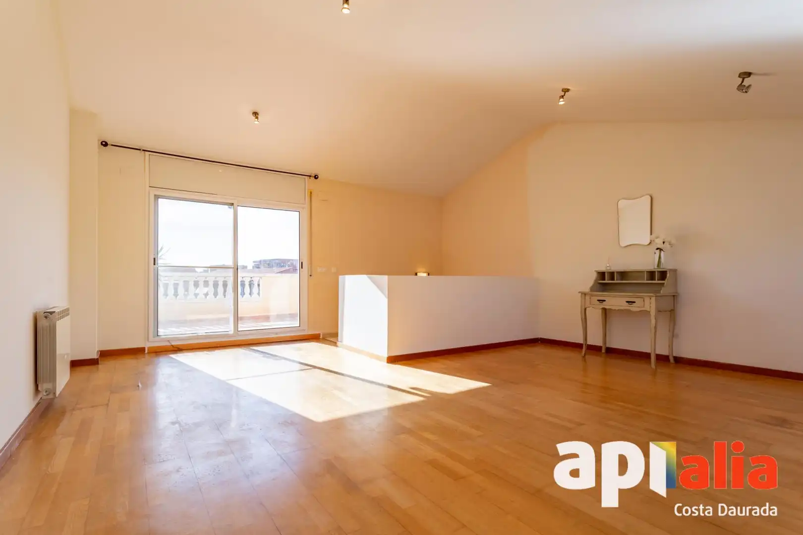Sala de estar de Casa adosada en venta en Cambrils con Calefacción, Jardín privado y Terraza