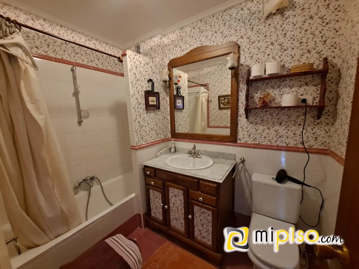 Bathroom of Flat for rent in Laredo  with Terrace and Furnished