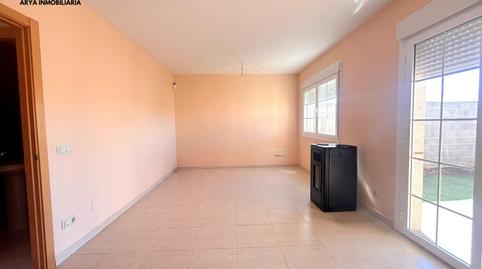 Foto 4 de Casa adosada en venta en Pioz, Guadalajara