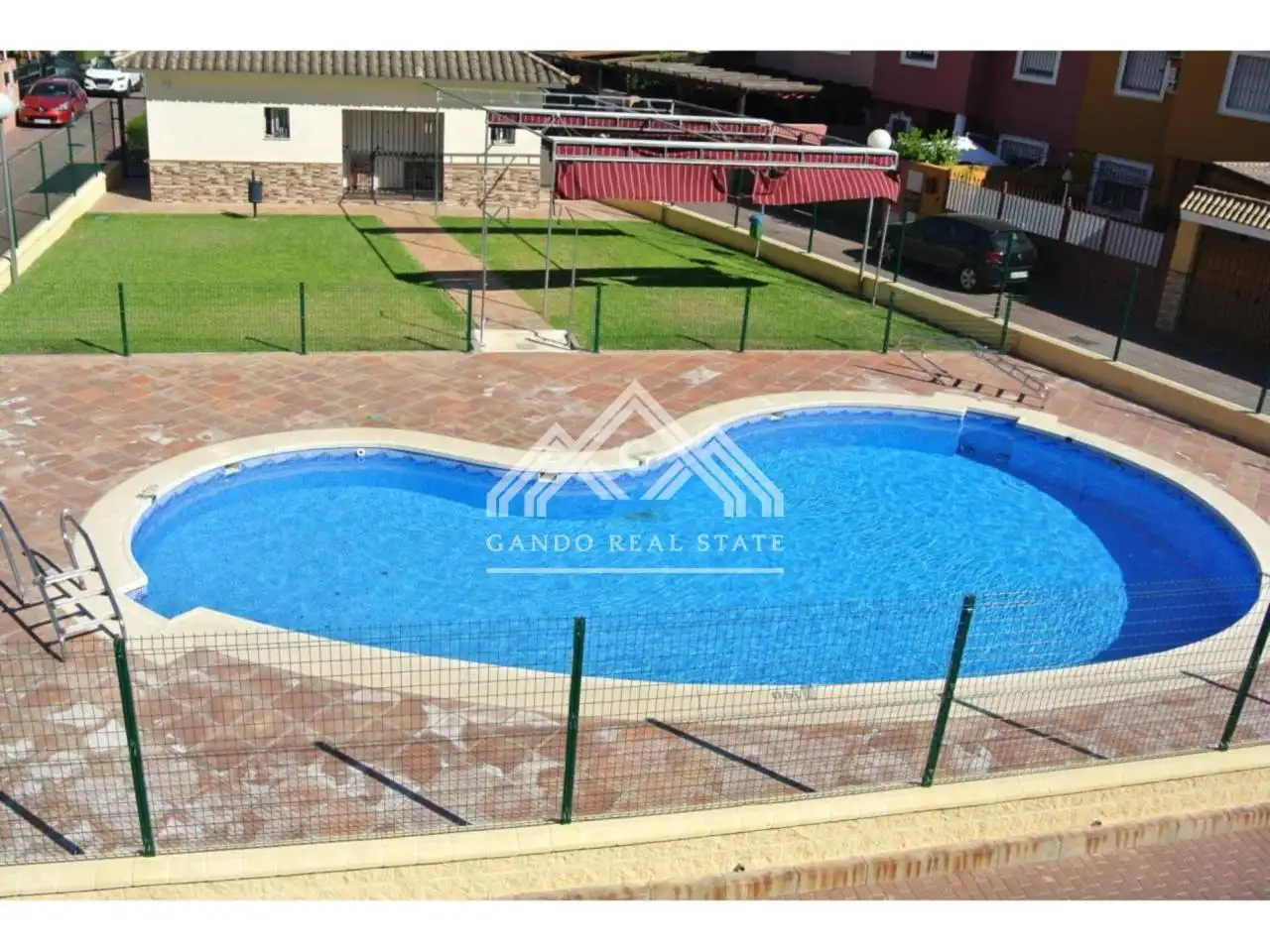 Piscina de Casa o chalet de alquiler en Dos Hermanas con Aire acondicionado, Terraza y Piscina comunitaria