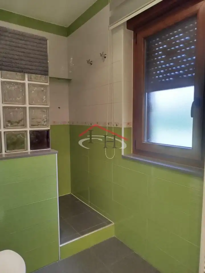 Cuina de Casa o xalet en venda en Villadangos del Páramo amb Calefacció, Jardí privat i Piscina